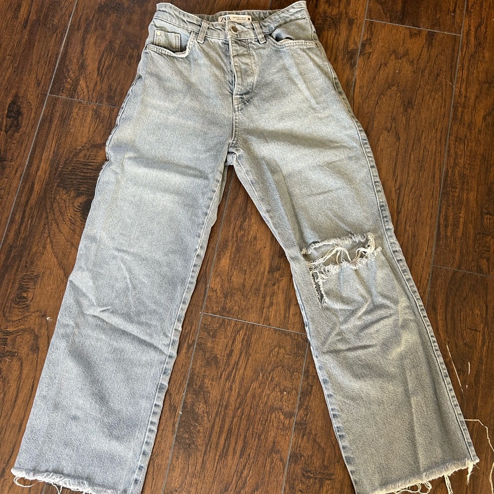 Stylish Zara Gray Distressed Women Jeans